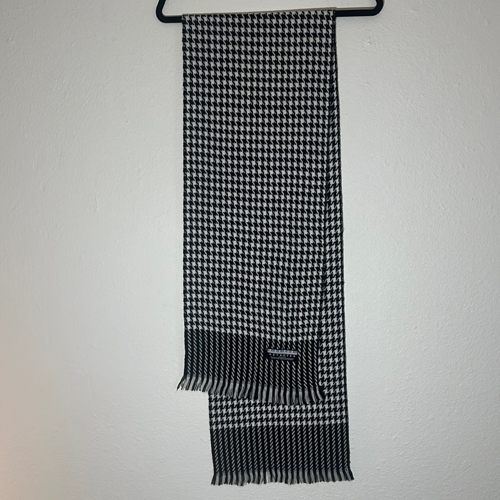 Keynotes black and white houndstooth scarf unisex. Made in Japan